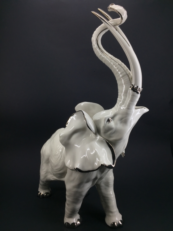 Statua Elefante Capodimonte con profili in platino Villari