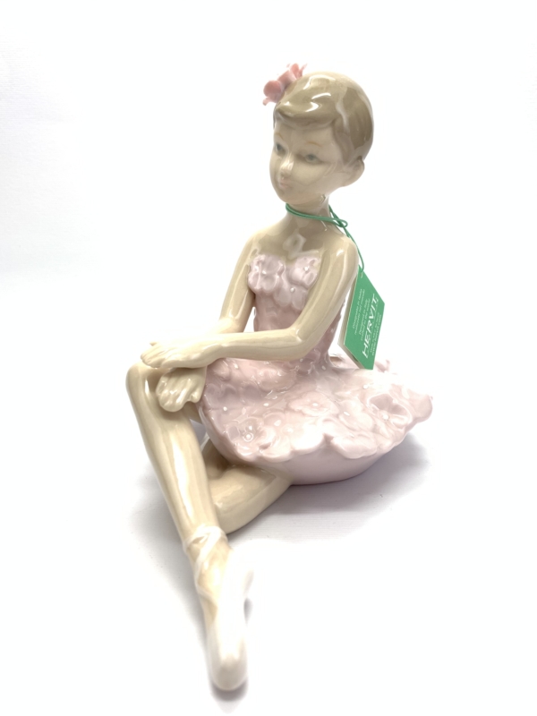 Ballerina seduta firmata Hervit